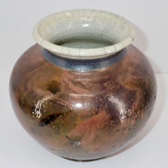 Raku Pottery Vase Iridescent Signed 6" Tall x 6" dia beautifully crafted - Picture 6 of 13